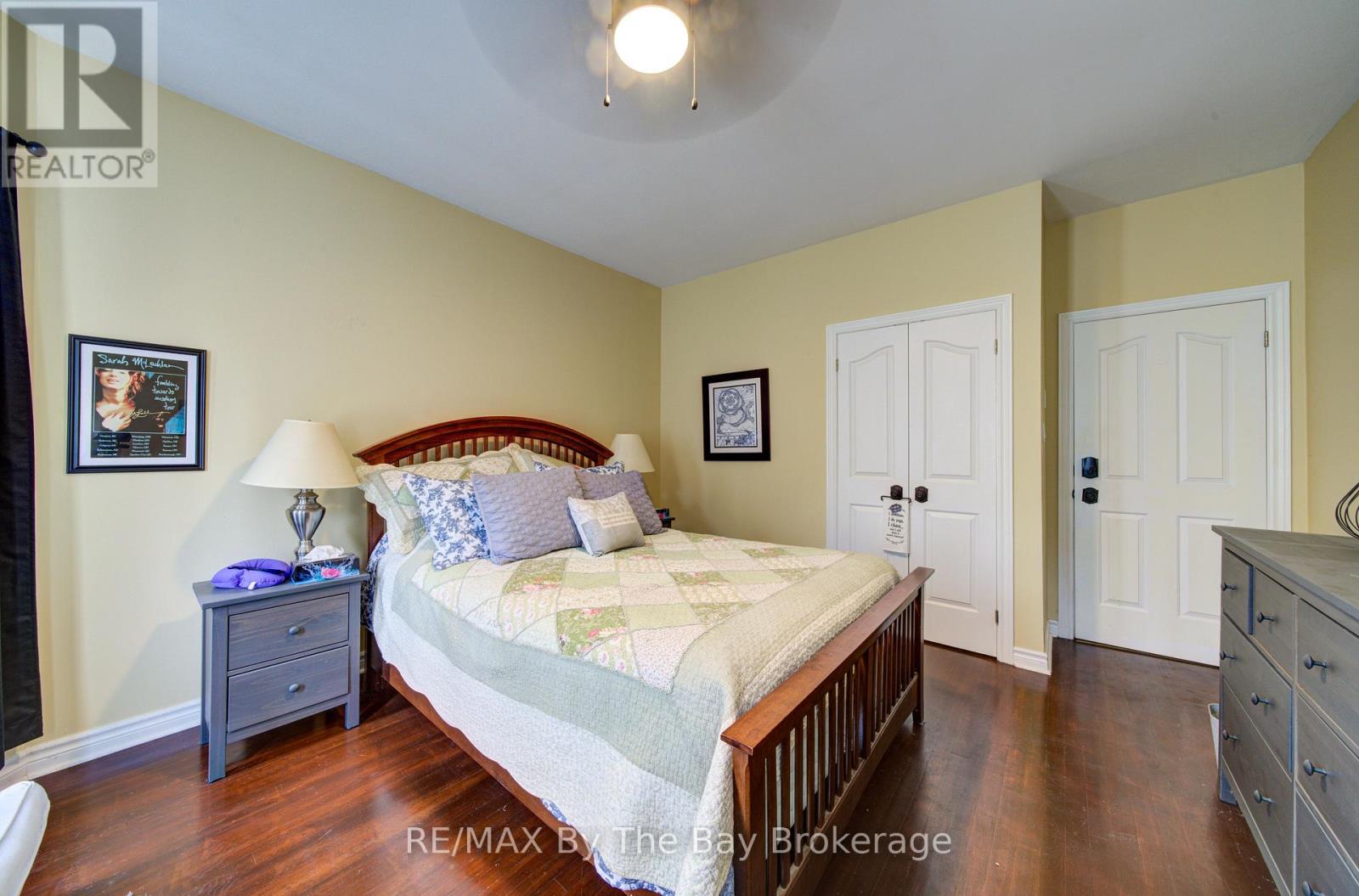 32 1st Lane, Wasaga Beach, Ontario  L9Z 2G3 - Photo 11 - S13657638