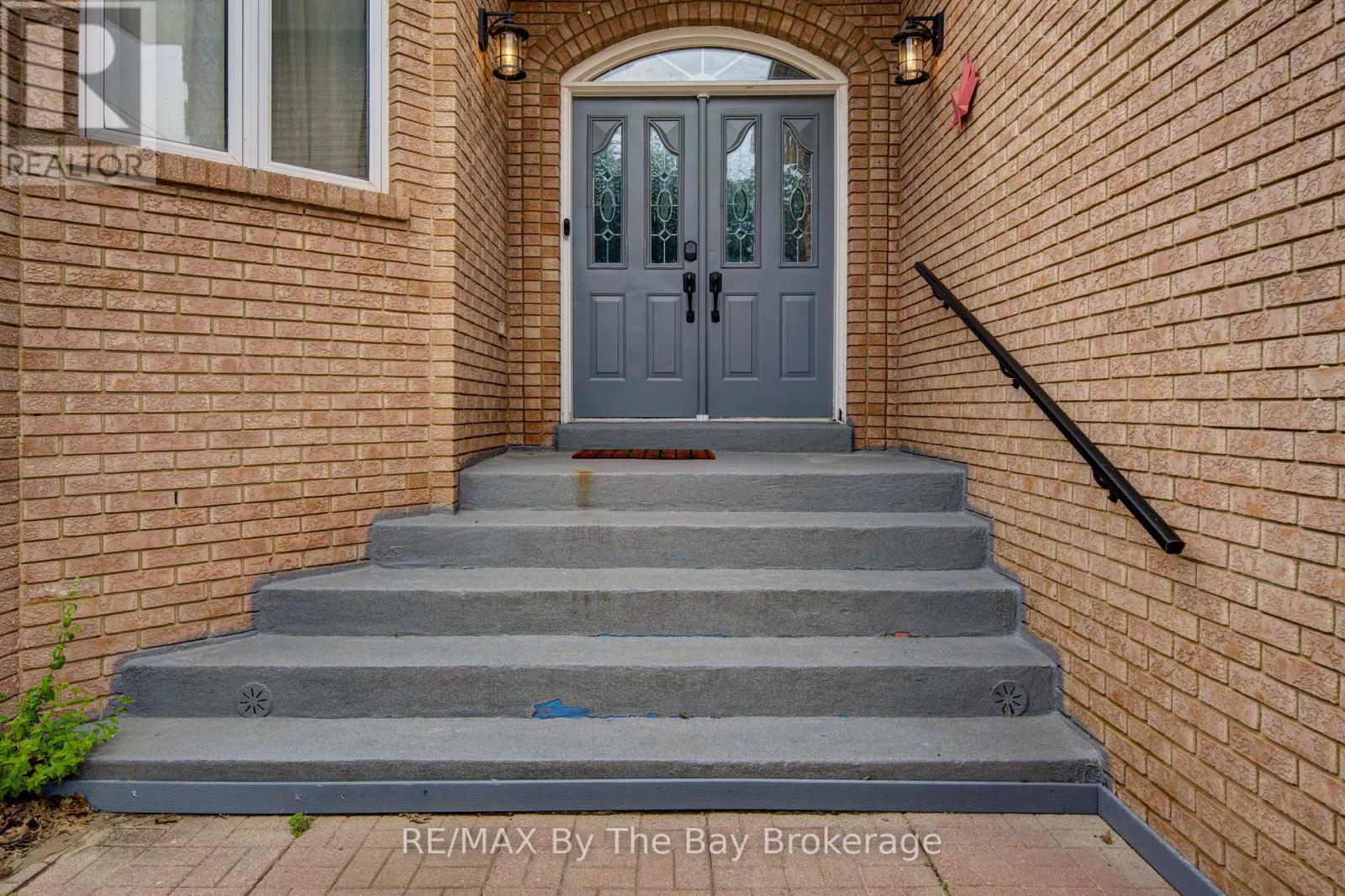 32 1st Lane, Wasaga Beach, Ontario  L9Z 2G3 - Photo 2 - S13657638