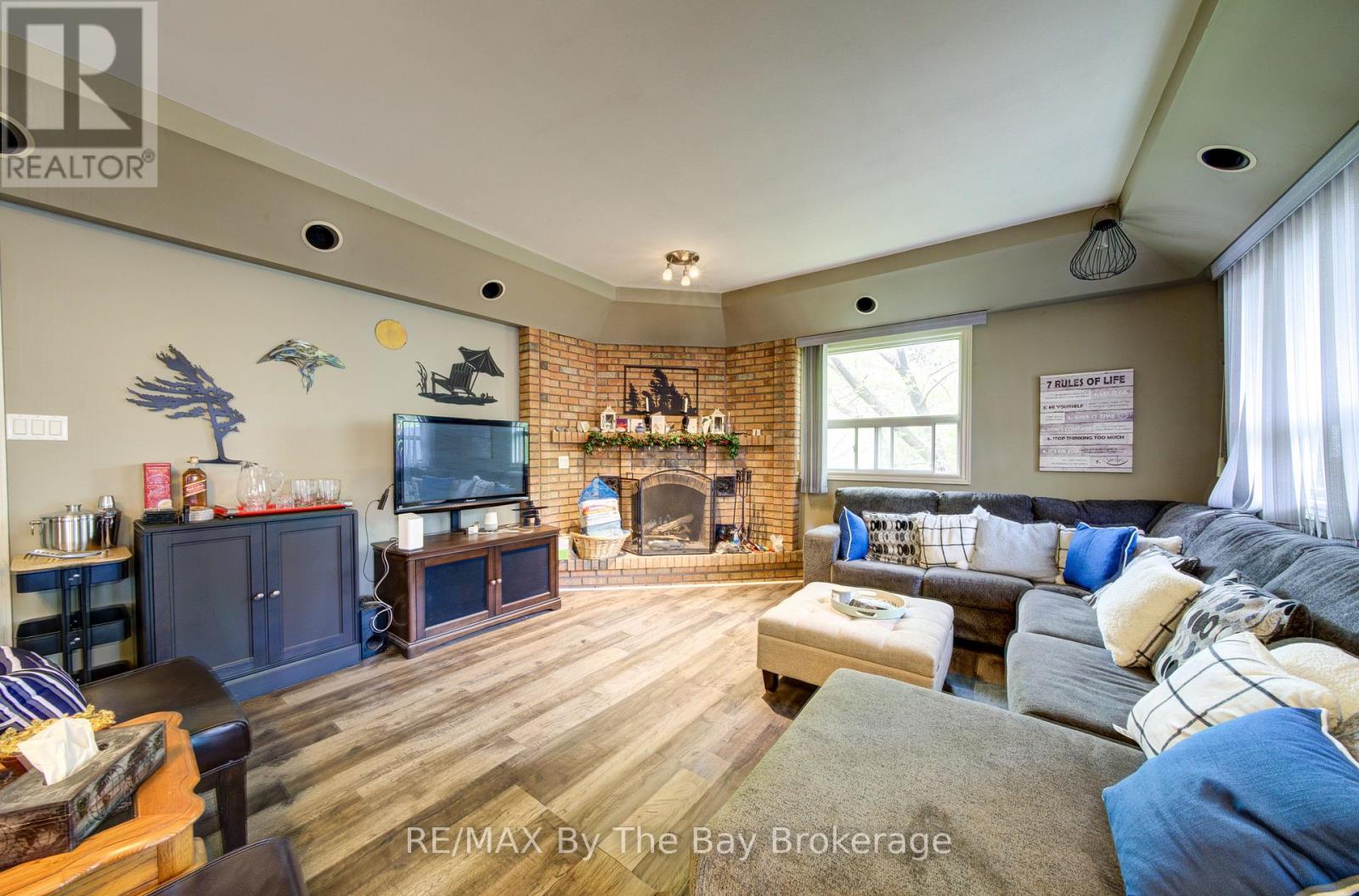 32 1st Lane, Wasaga Beach, Ontario  L9Z 2G3 - Photo 4 - S13657638