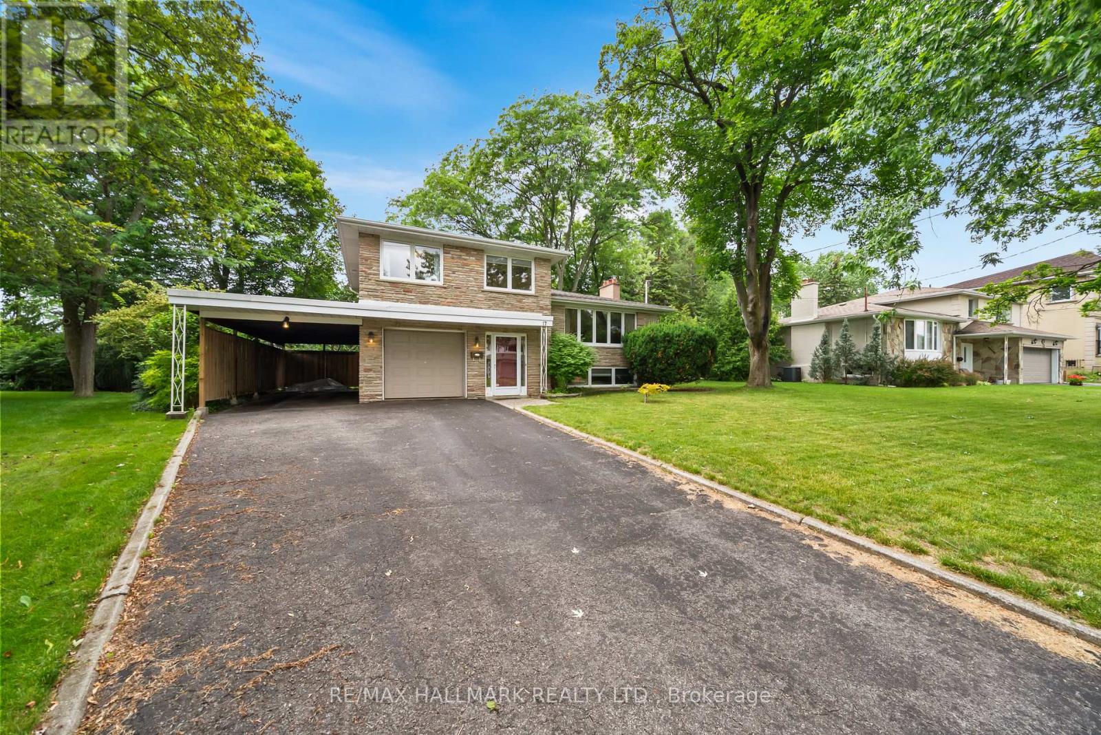 17 Greenyards Drive, Toronto, Ontario  M2M 2R7 - Photo 2 - C13657590