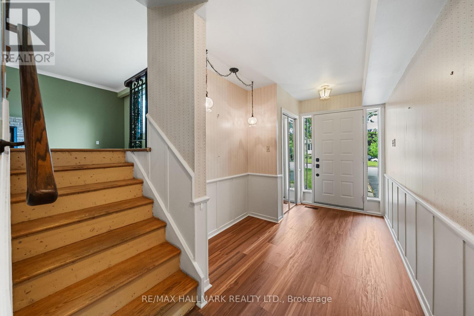 17 Greenyards Drive, Toronto, Ontario  M2M 2R7 - Photo 3 - C13657590