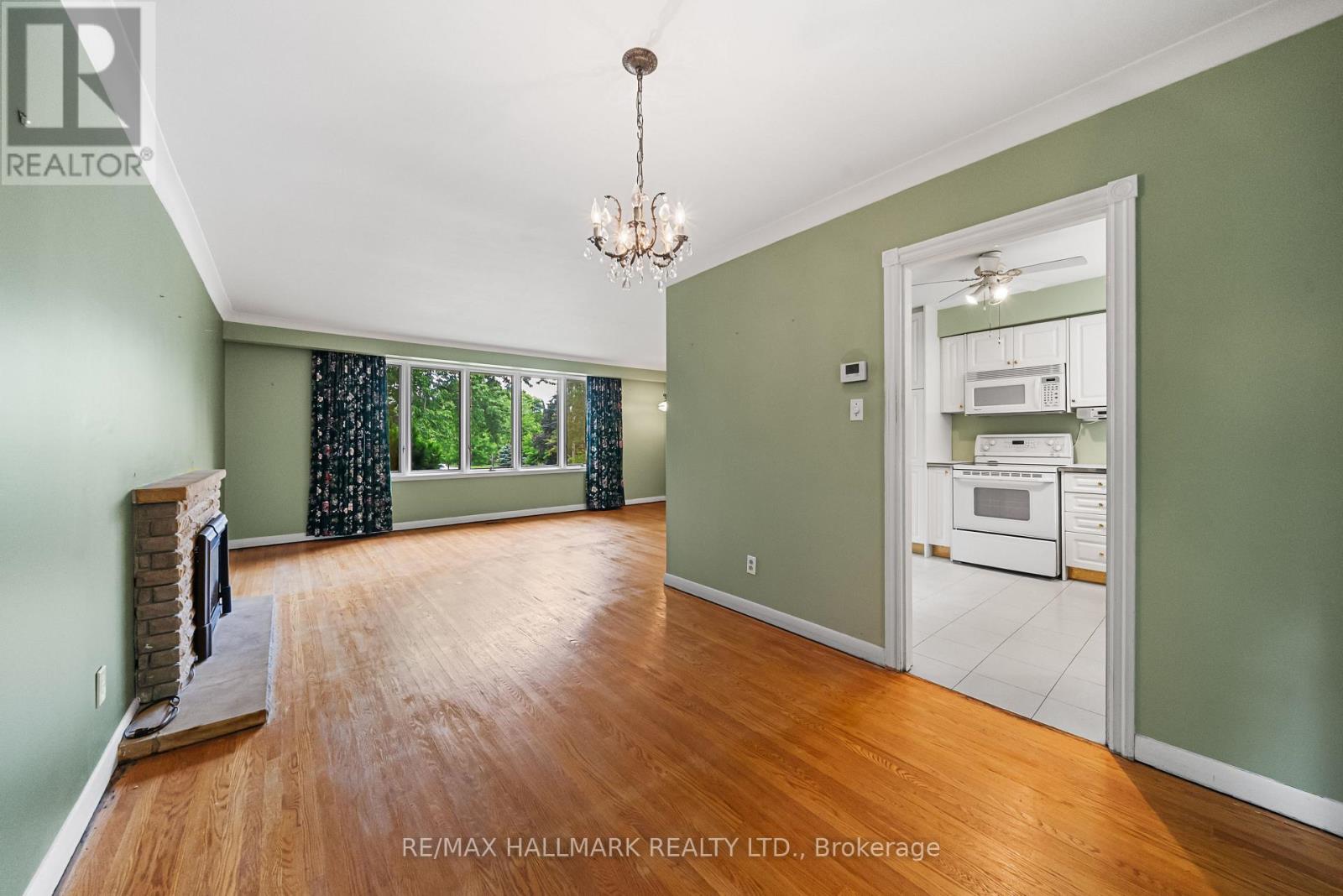 17 Greenyards Drive, Toronto, Ontario  M2M 2R7 - Photo 9 - C13657590