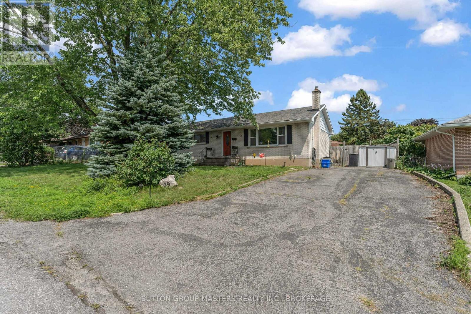 39 Oxford Crescent, Loyalist, Ontario
