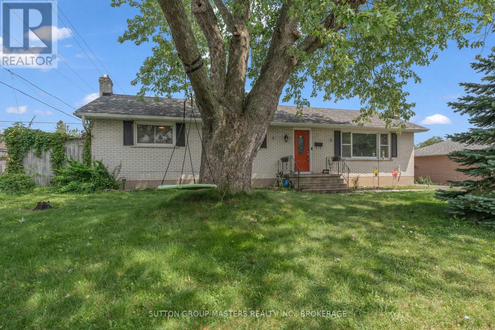 39 Oxford Crescent, Loyalist, Ontario  K7N 1R1 - Photo 2 - X13657522