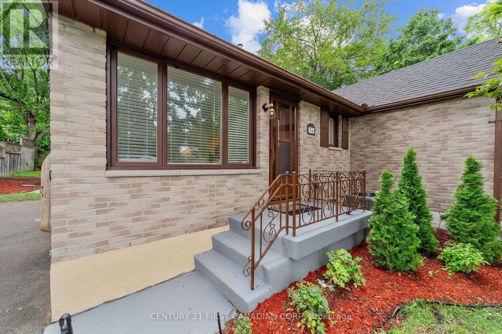 54 Manitoulin Drive, London East, Ontario  N5W 1M4 - Photo 2 - X13657598