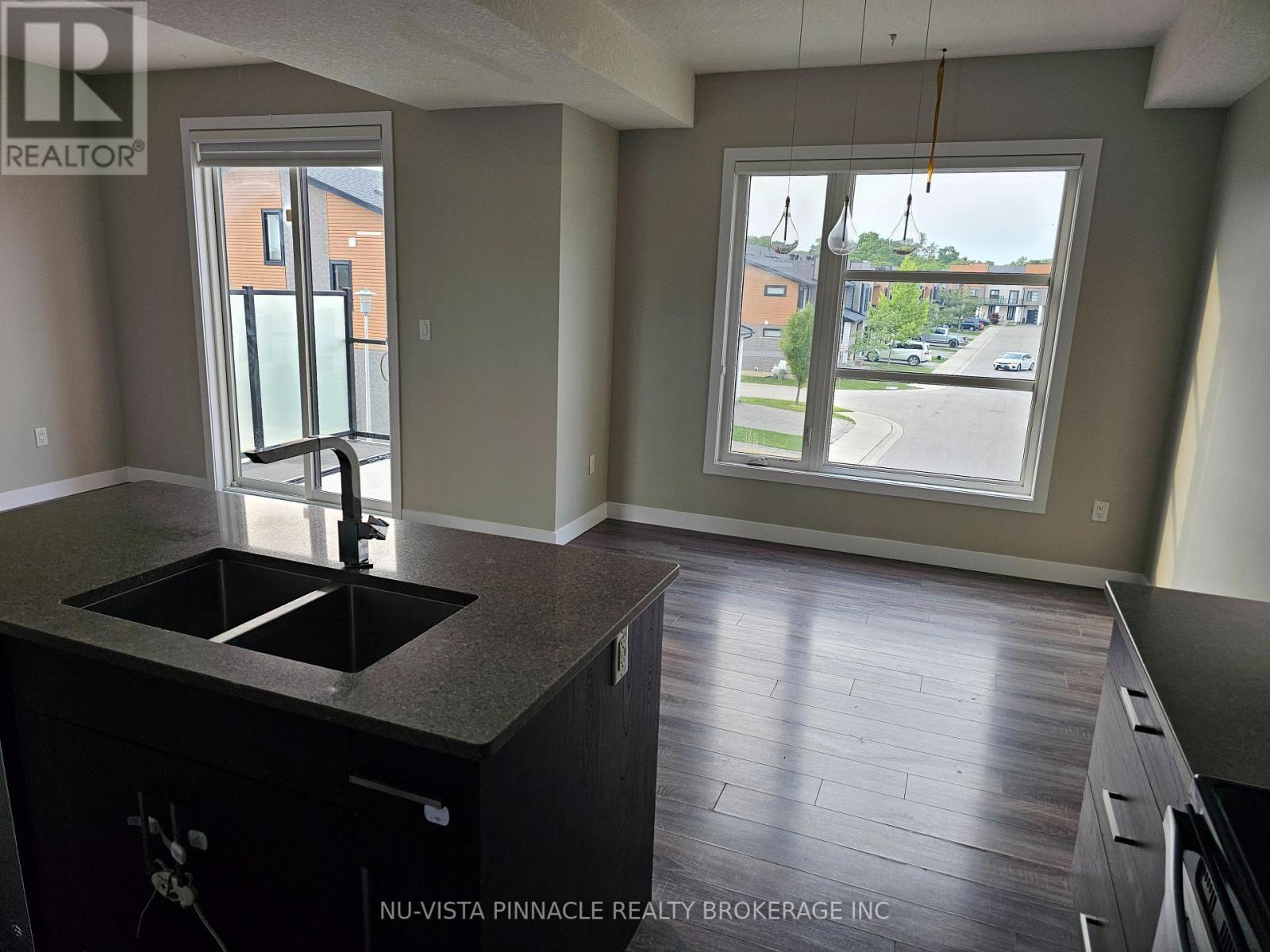 929 Sarnia Road, London North, Ontario  N6H 0J7 - Photo 2 - X13657678