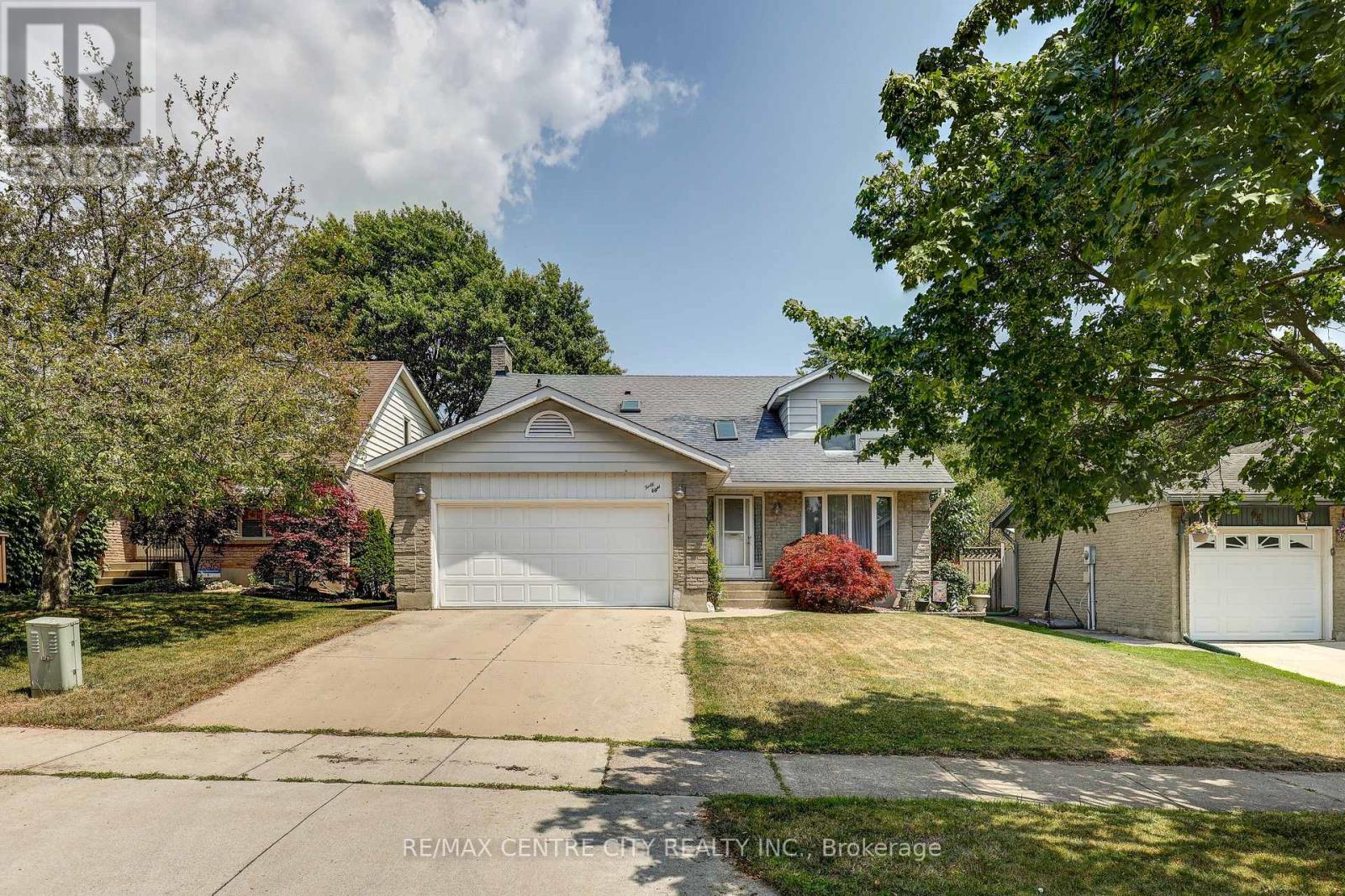 48 Clarendon Crescent, London South, Ontario  N6C 5B8 - Photo 1 - X13657698