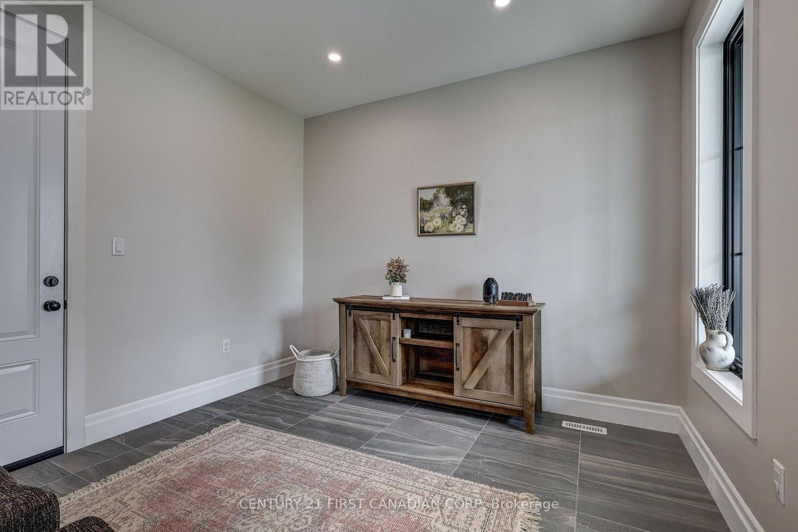 36369 Talbot Line, Southwold, Ontario  N0L 2E0 - Photo 14 - X13657706