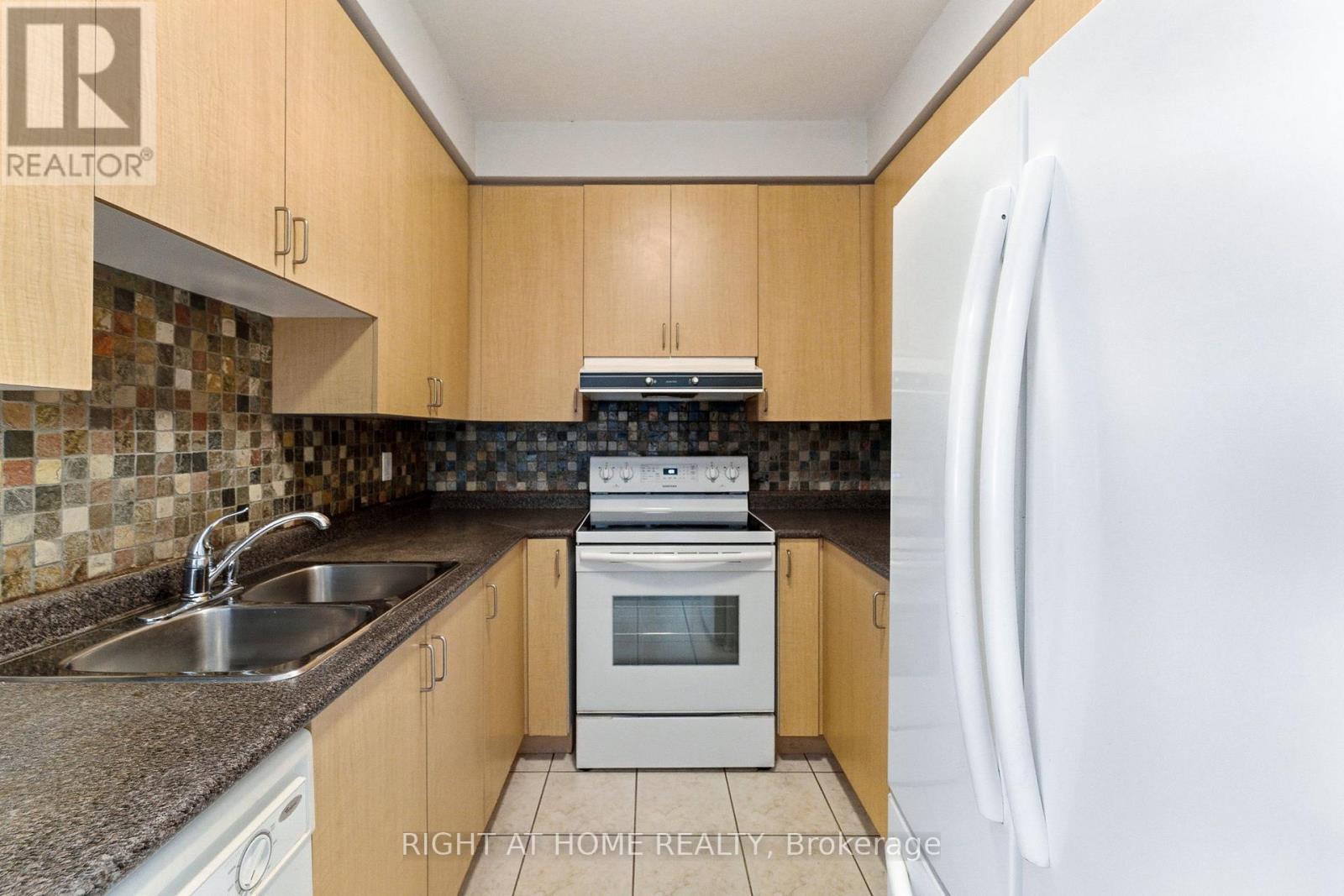 Ph01 - 3650 Kingston Road, Toronto, Ontario  M1M 3X9 - Photo 14 - E13657730
