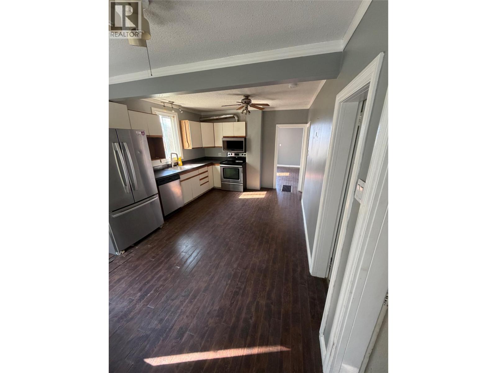 626 Hendry Street, Trail, British Columbia  V1R 3J3 - Photo 5 - 10395887