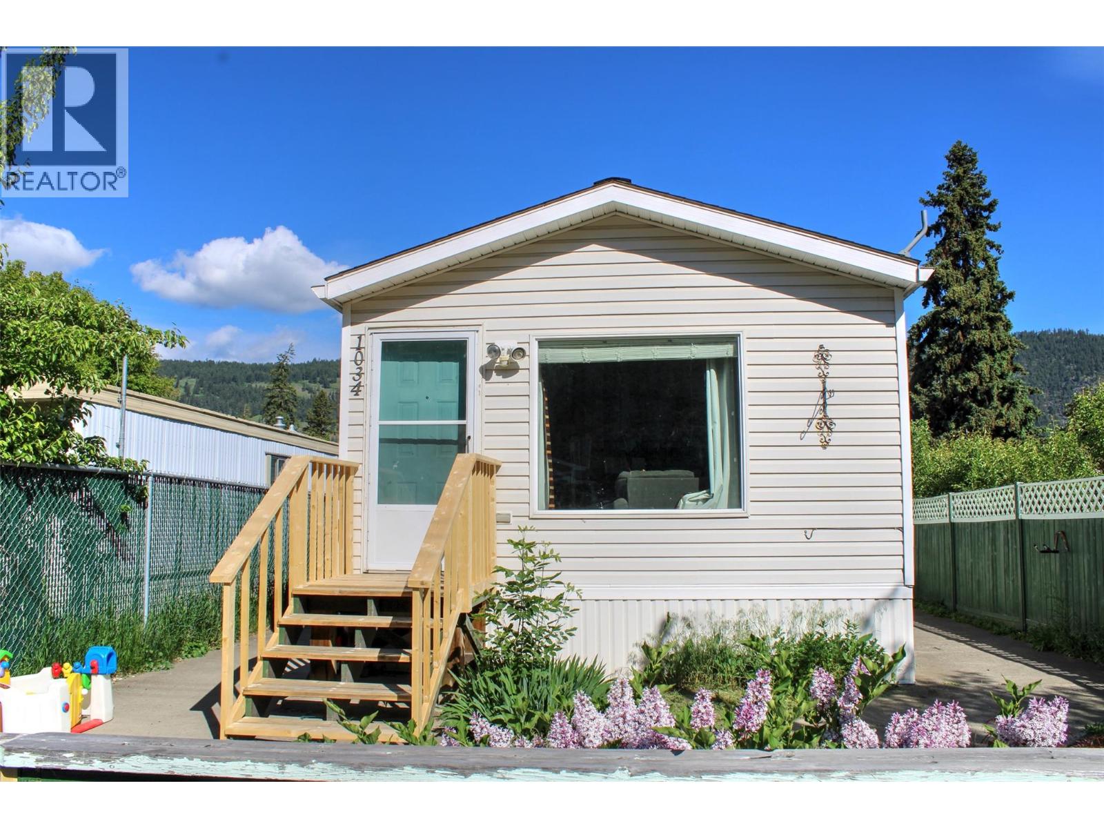 1034 Hillside Avenue, Chase, British Columbia
