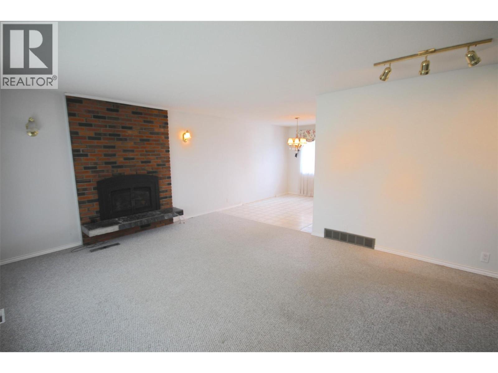 11136 Parkview Drive, Dawson Creek, British Columbia  V1G 4A3 - Photo 8 - 10395835