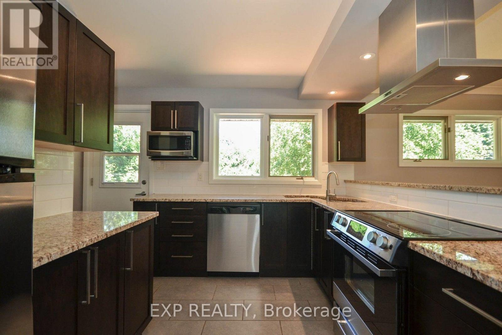 6 Solva Drive, Ottawa, Ontario  K2H 5R5 - Photo 3 - X13657514