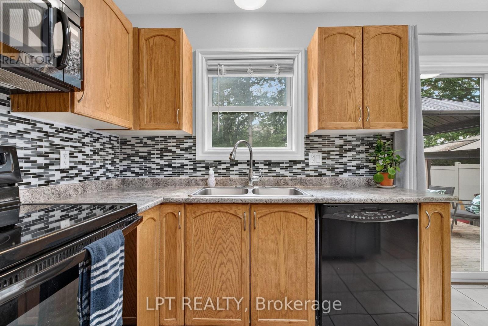 56 Victor Street, Ottawa, Ontario  K2S 1H8 - Photo 12 - X13657732