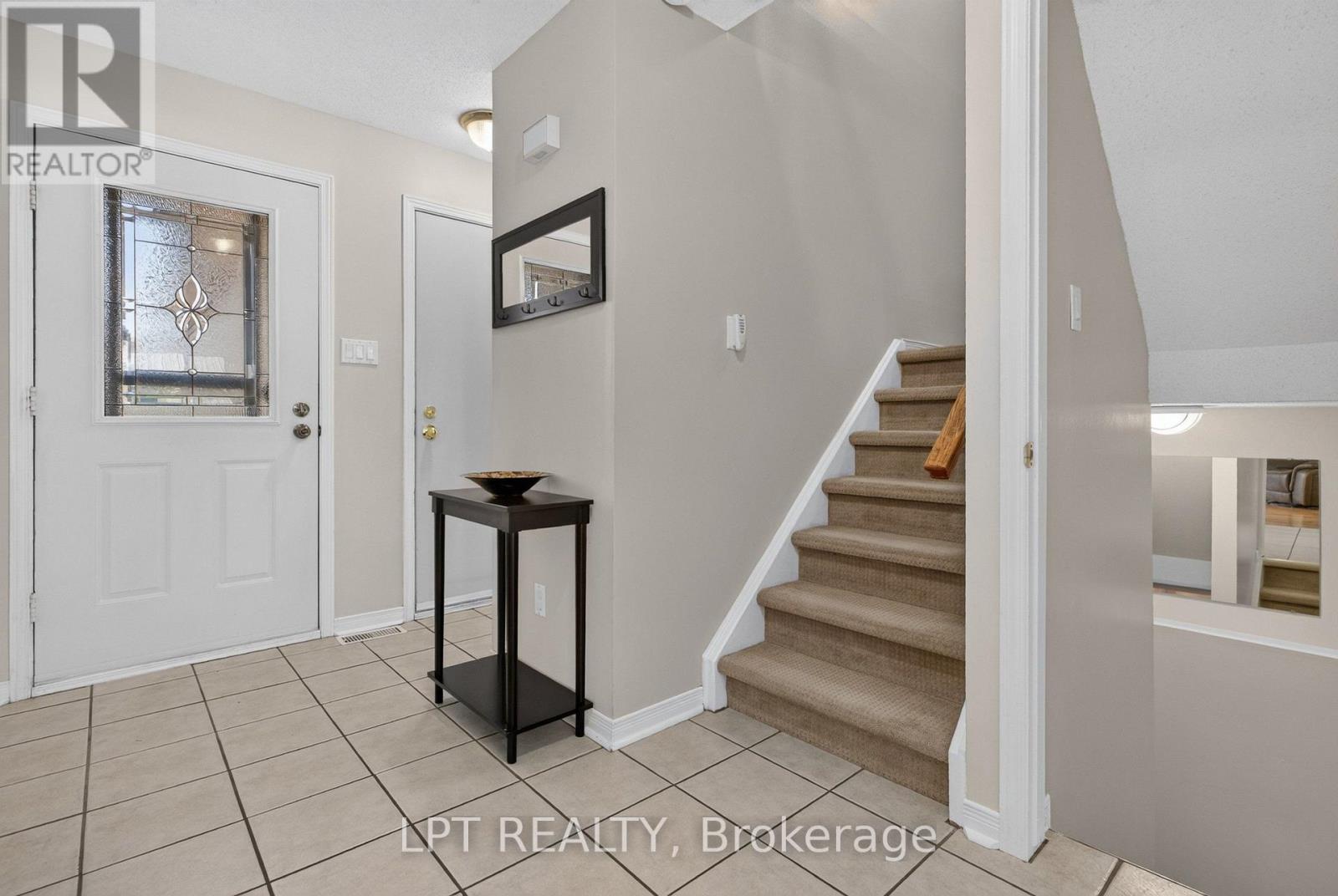 56 Victor Street, Ottawa, Ontario  K2S 1H8 - Photo 4 - X13657732