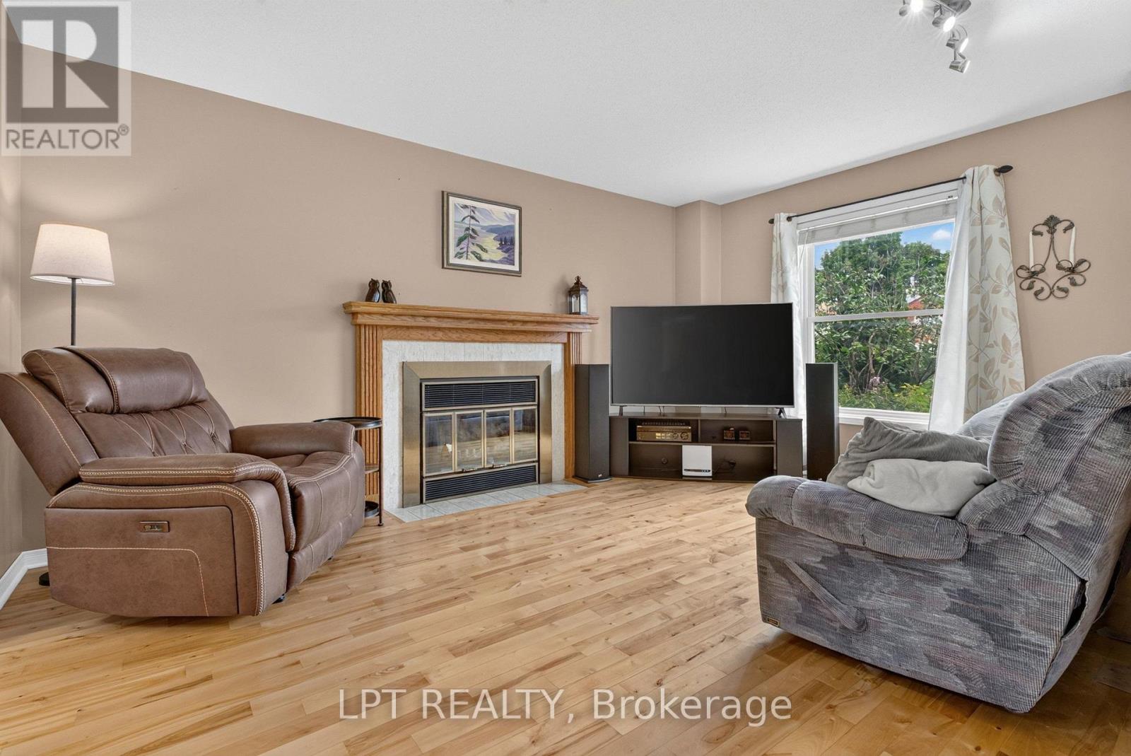 56 Victor Street, Ottawa, Ontario  K2S 1H8 - Photo 5 - X13657732