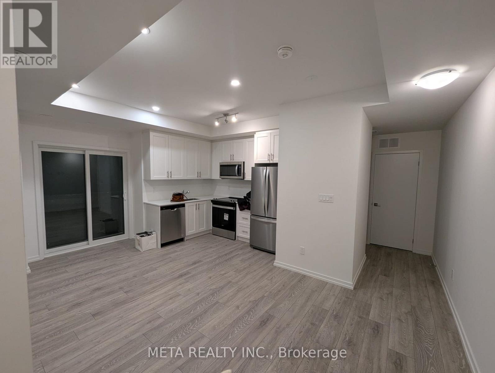 13 - 22 LYTHAM GREEN CIRCLE, Newmarket, Ontario