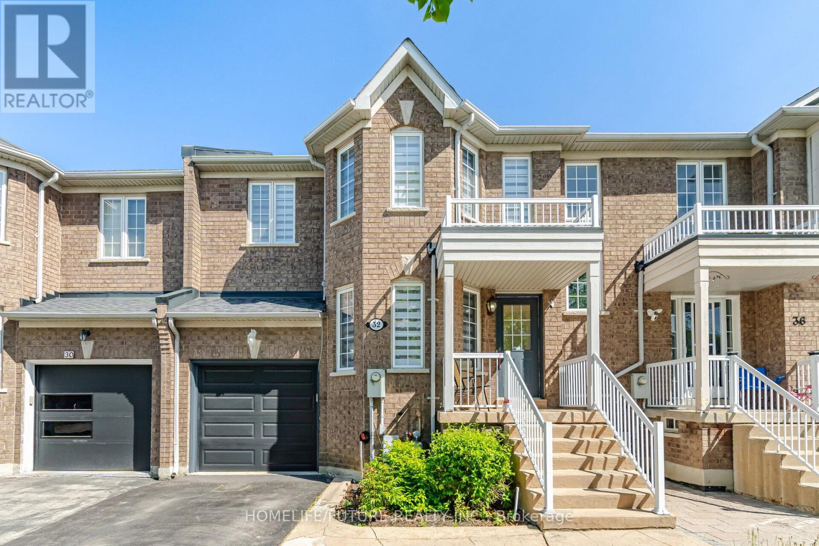 32 LAURELHURST CRESCENT, Vaughan, Ontario