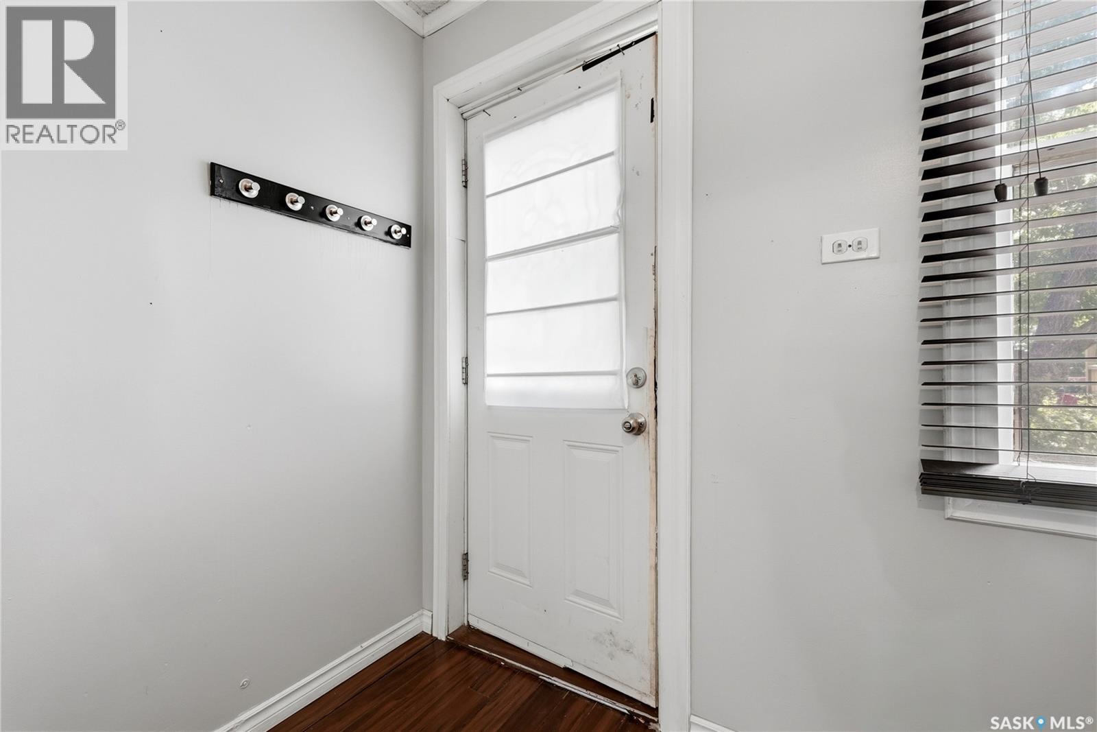 558 Osler Street, Regina, Saskatchewan  S4R 1W1 - Photo 3 - SK045120