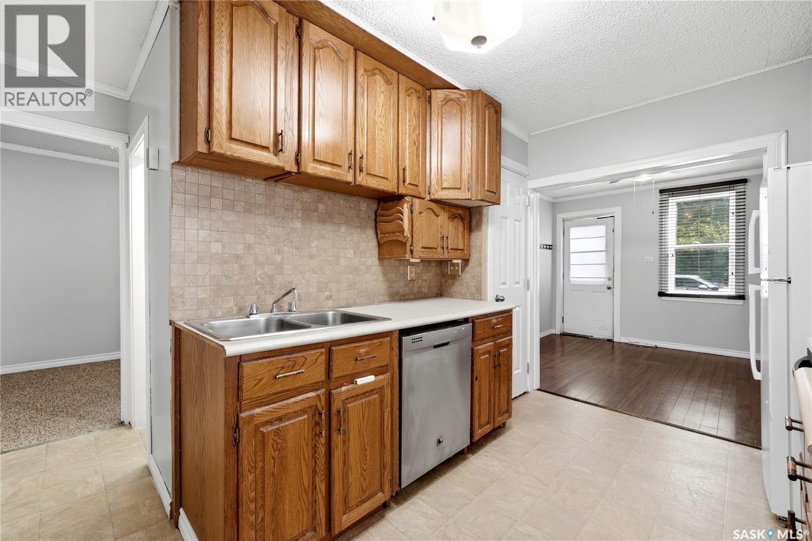 558 Osler Street, Regina, Saskatchewan  S4R 1W1 - Photo 7 - SK045120
