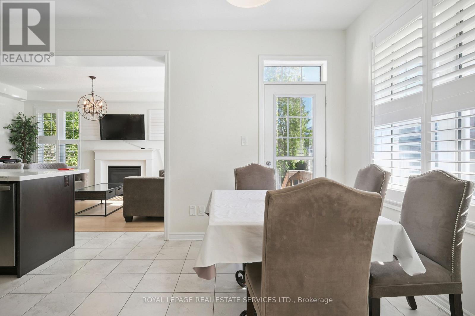 556 Juneberry Court, Milton, Ontario  L9E 1M8 - Photo 5 - W13657492