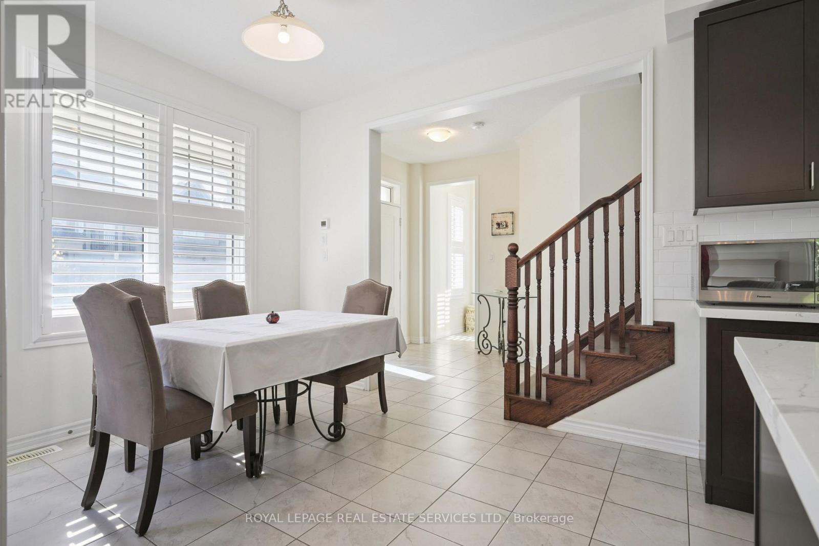 556 Juneberry Court, Milton, Ontario  L9E 1M8 - Photo 7 - W13657492