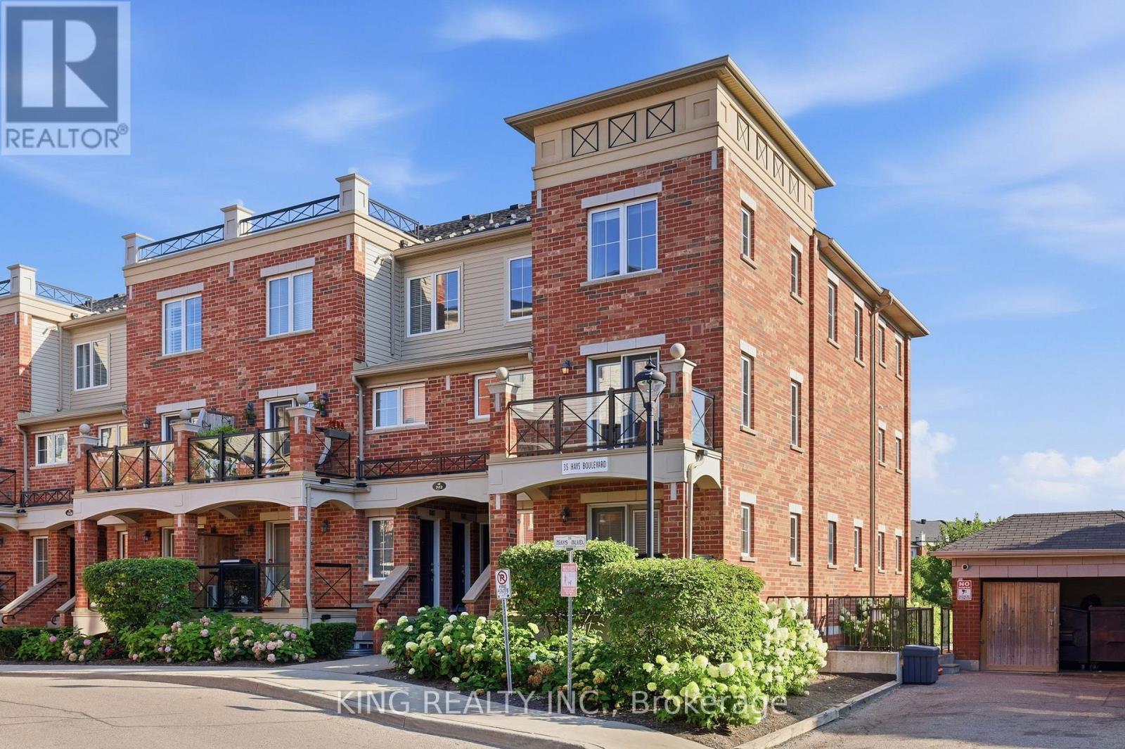 8 - 35 HAYS BOULEVARD, Oakville, Ontario
