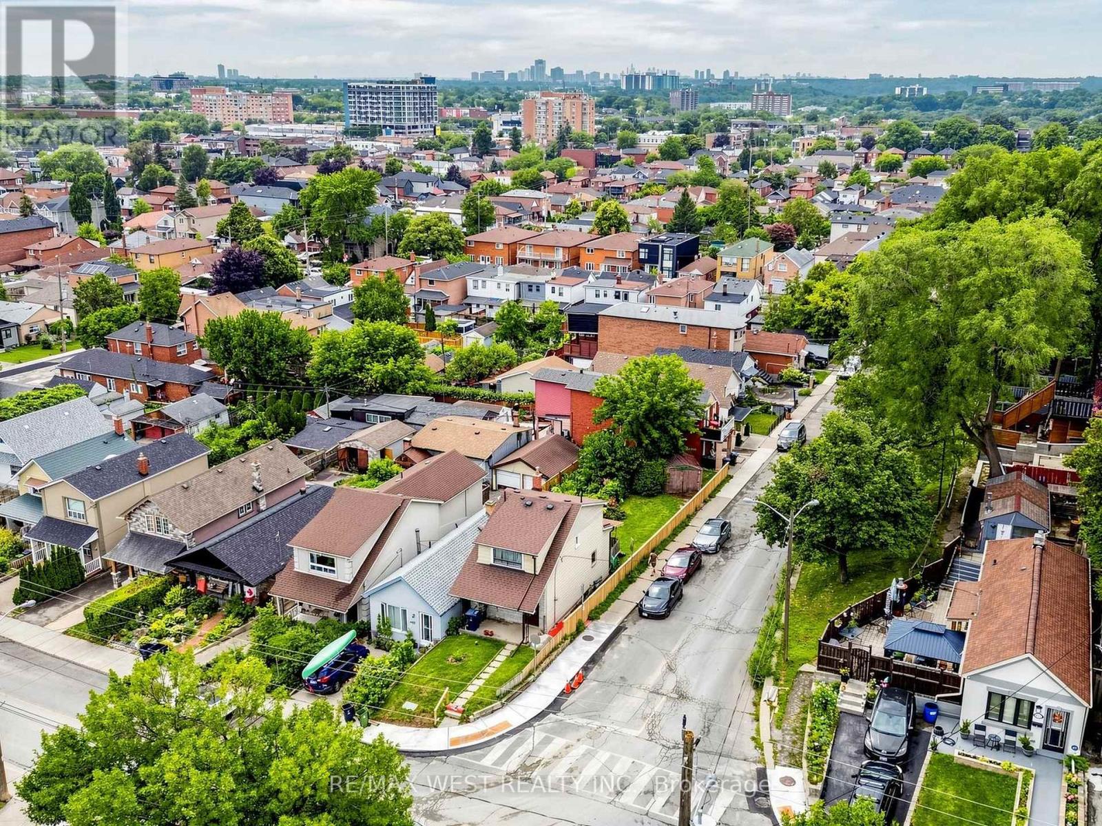 410 Silverthorn Avenue, Toronto, Ontario  M6M 3H2 - Photo 10 - W13657604