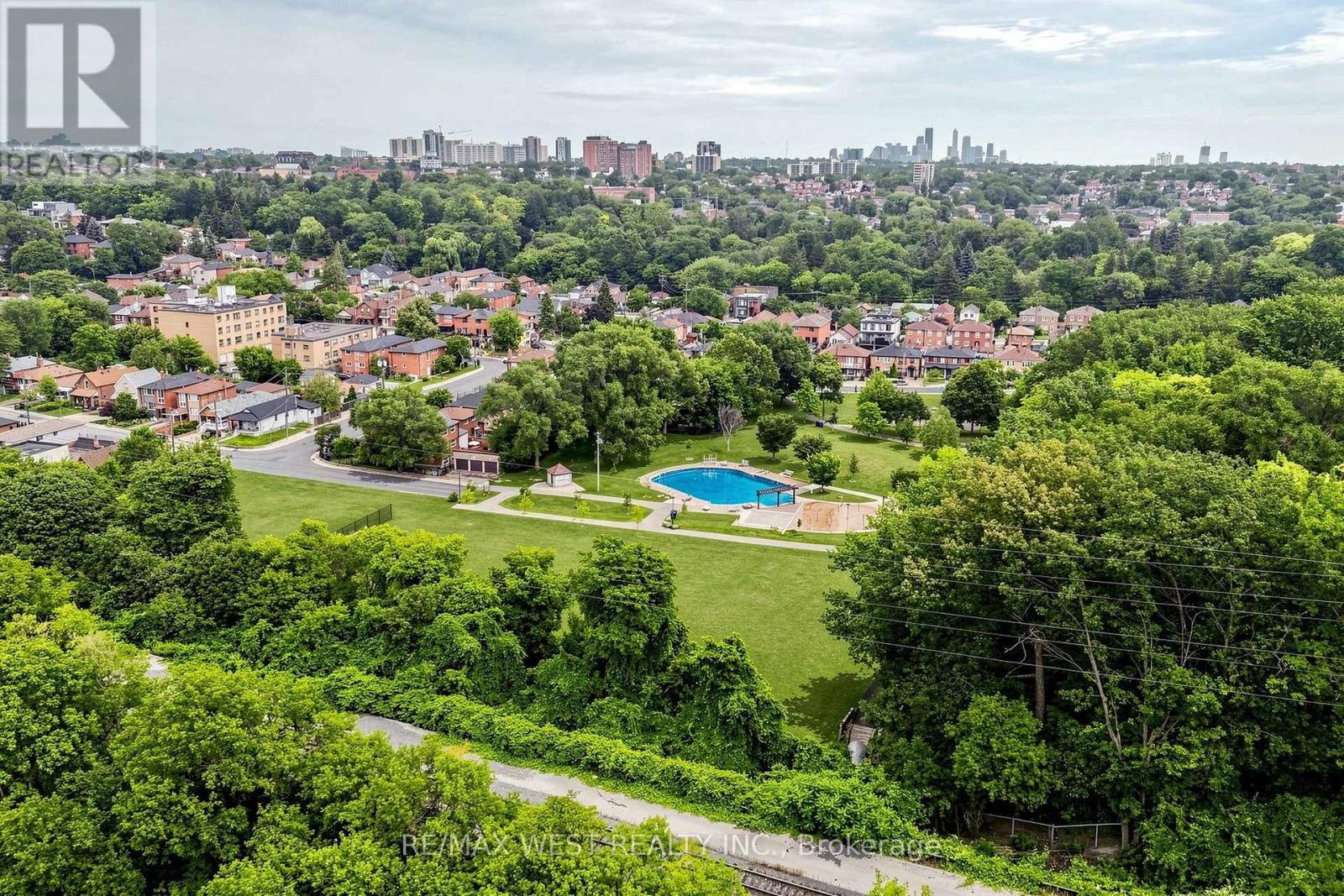 410 Silverthorn Avenue, Toronto, Ontario  M6M 3H2 - Photo 12 - W13657604