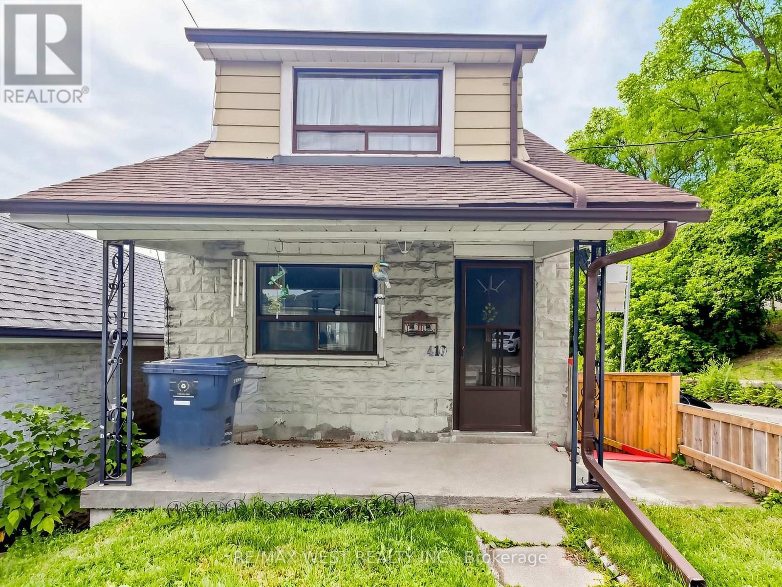 410 Silverthorn Avenue, Toronto, Ontario  M6M 3H2 - Photo 4 - W13657604
