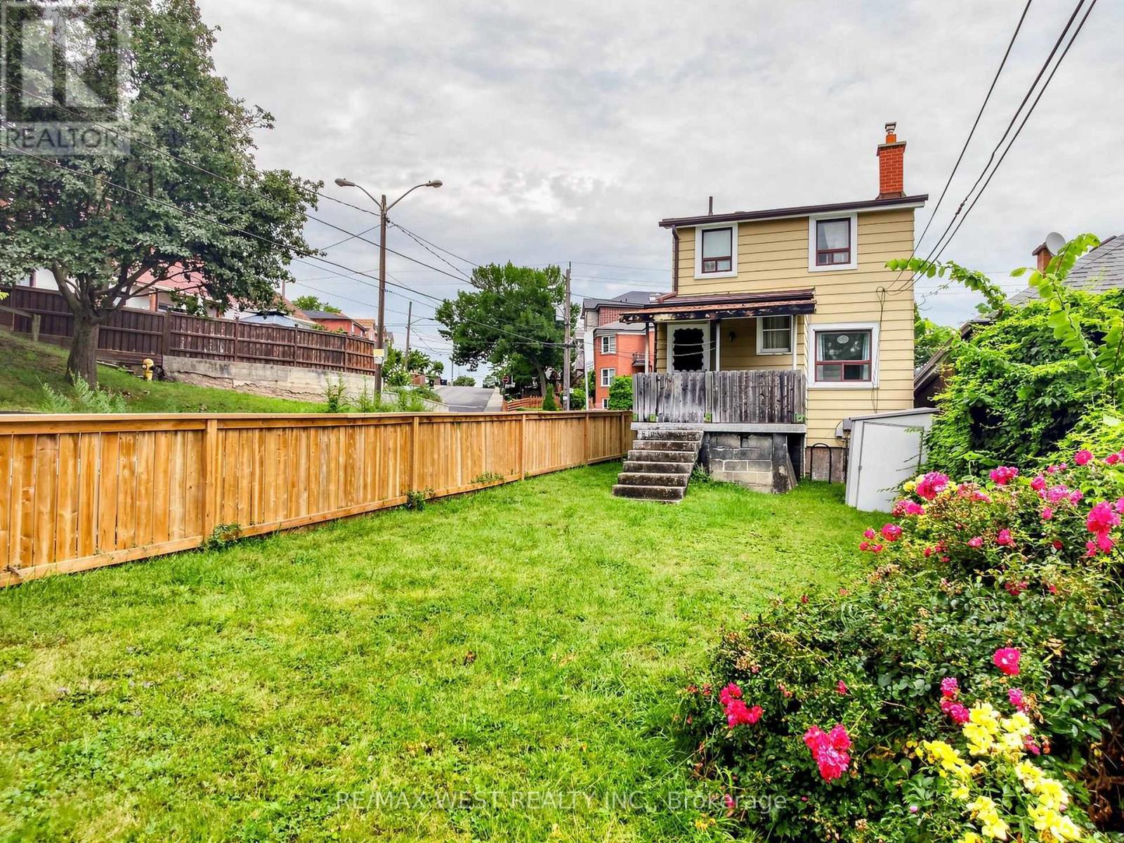 410 Silverthorn Avenue, Toronto, Ontario  M6M 3H2 - Photo 7 - W13657604