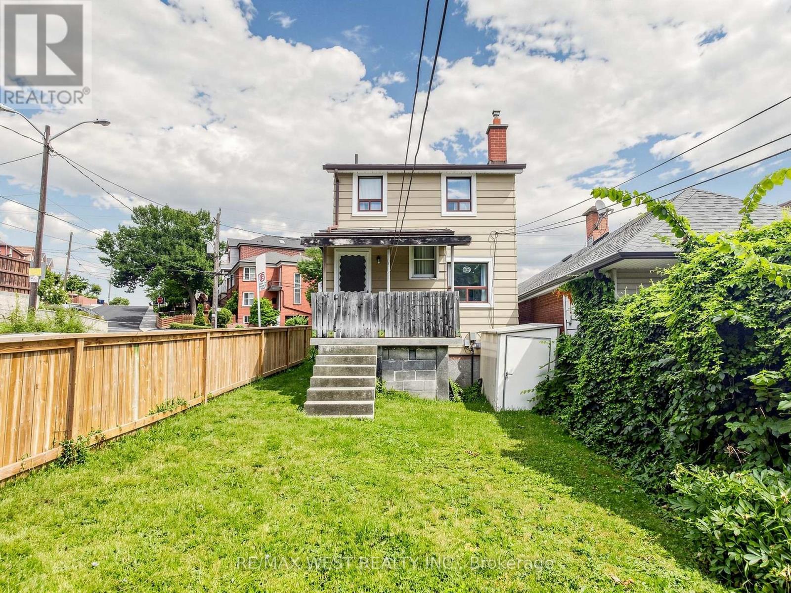 410 Silverthorn Avenue, Toronto, Ontario  M6M 3H2 - Photo 8 - W13657604