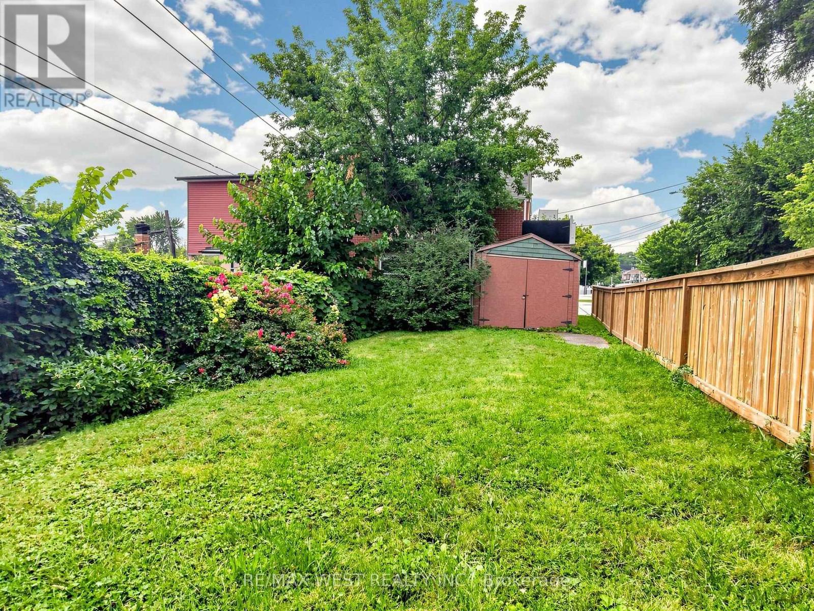 410 Silverthorn Avenue, Toronto, Ontario  M6M 3H2 - Photo 9 - W13657604