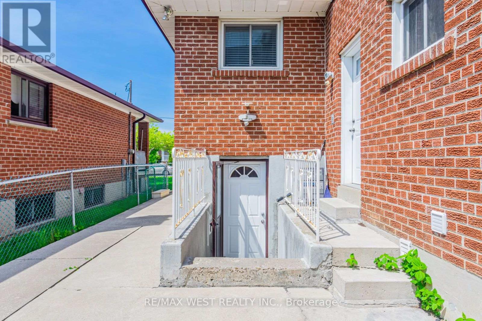 BASEMENT - 31 CLAIR ROAD, Toronto, Ontario