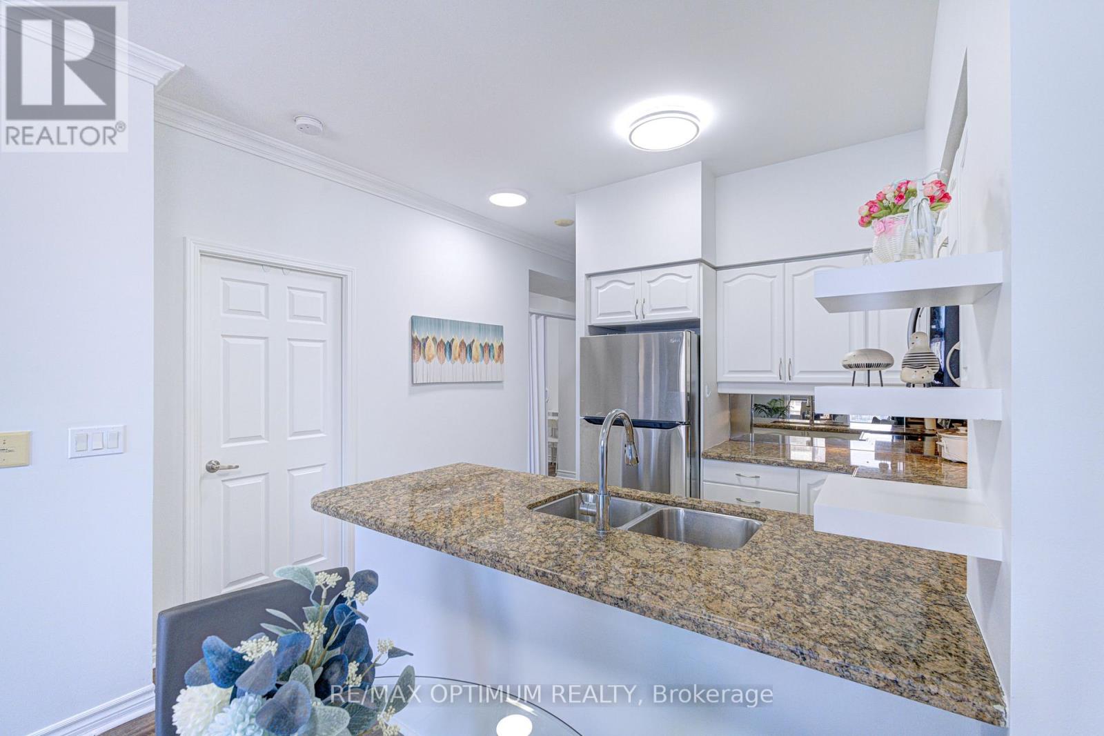 2511 - 388 Prince Of Wales Drive, Mississauga, Ontario  L5B 0A1 - Photo 10 - W13657696