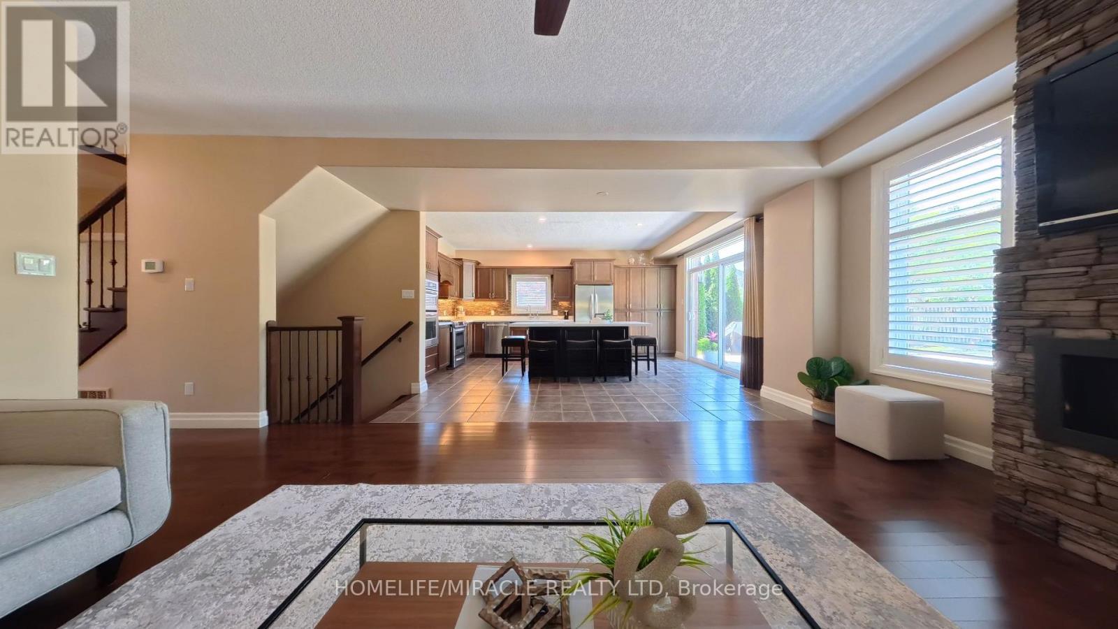 913 Valebrook Court, Kitchener, Ontario  N2A 0E5 - Photo 6 - X13657656