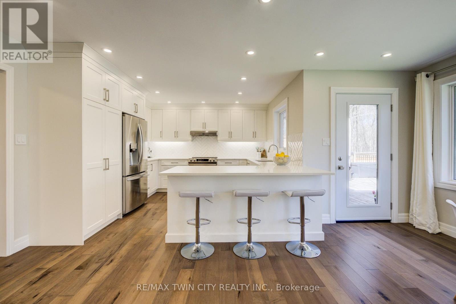 439 Northlake Drive, Waterloo, Ontario  N2V 1Y6 - Photo 4 - X13657670