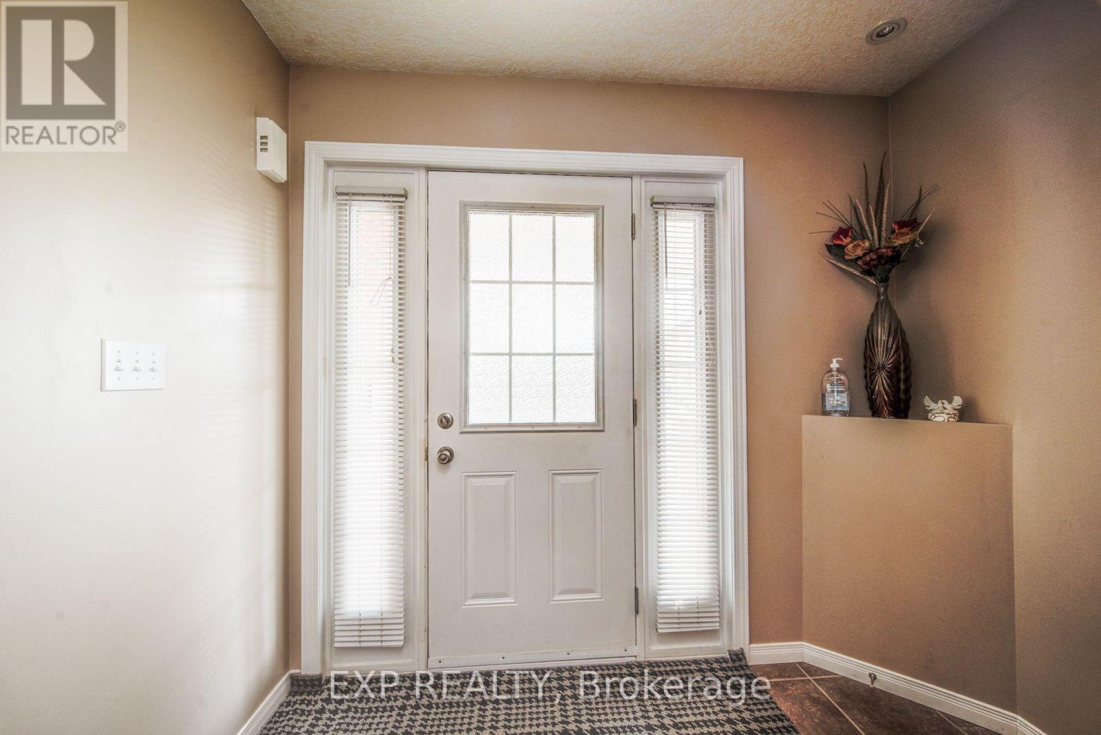 124 Udvari Crescent, Kitchener, Ontario  N2N 3P6 - Photo 4 - X13657688