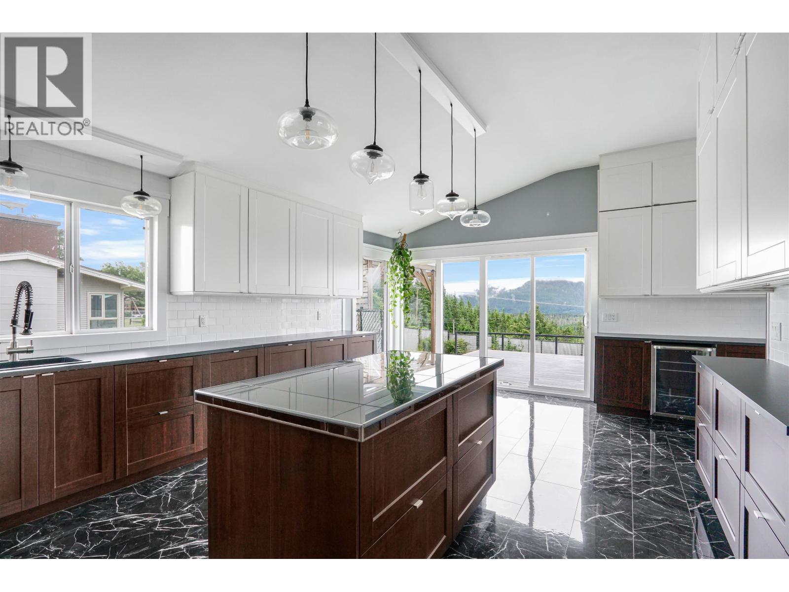 1457 Albatross Avenue, Kitimat, British Columbia  V8C 1P9 - Photo 9 - R3145507