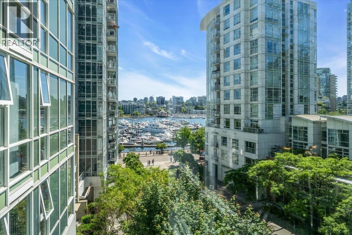 602 193 Aquarius Mews, Vancouver, British Columbia  V6Z 2Z2 - Photo 4 - R3152234
