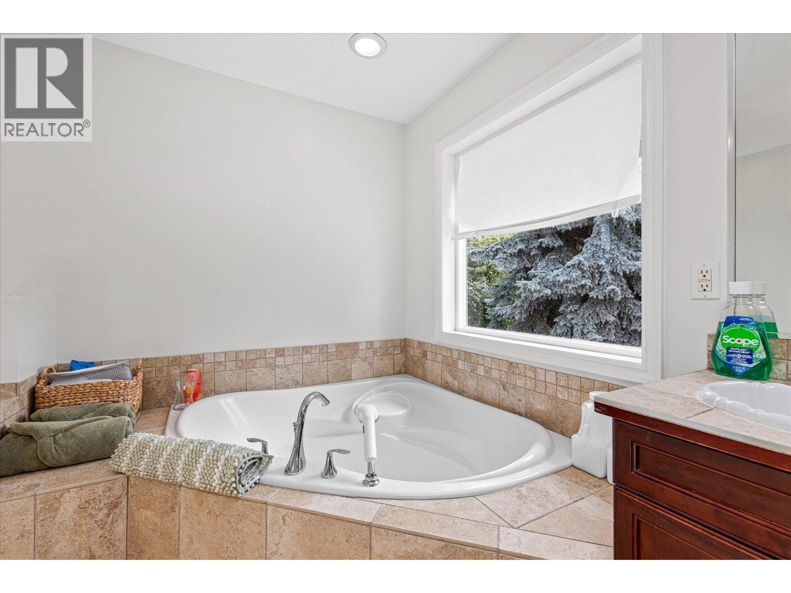 4619 Gordon Drive, Kelowna, British Columbia  V1W 1T5 - Photo 36 - 10393056