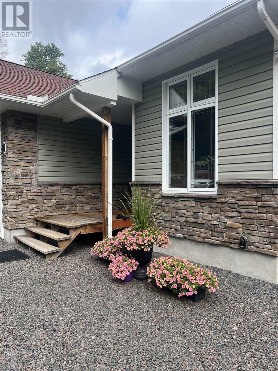 539 Leisure Bay Rd, Blind River, Ontario  P0R 1B0 - Photo 7 - SM260773