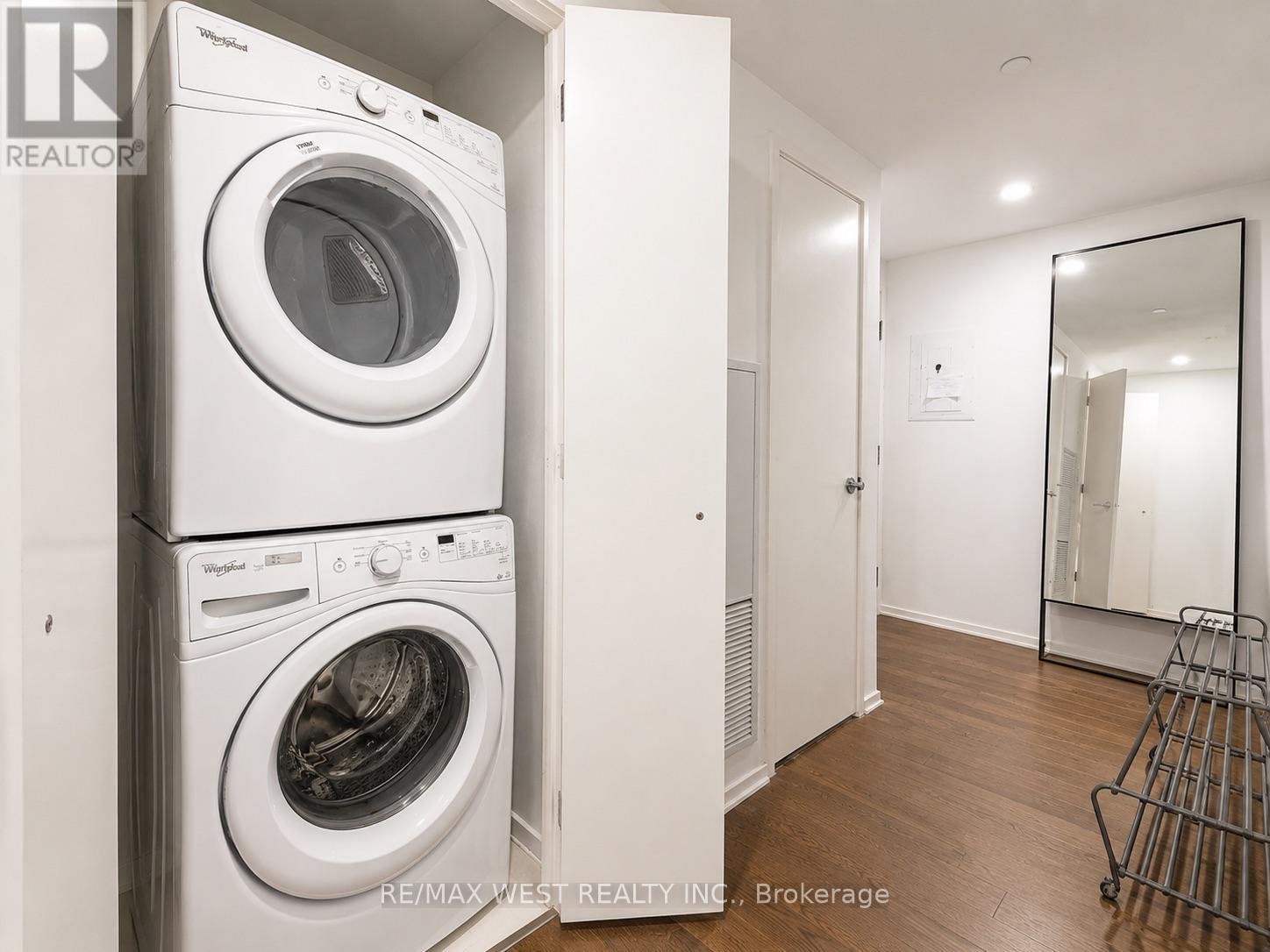 1007 - 1 Bloor Street E, Toronto, Ontario  M4W 0A8 - Photo 17 - C13657148