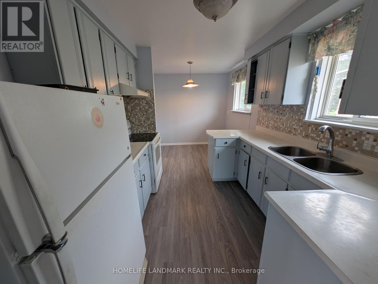 16 Nortonville Drive, Toronto, Ontario  M1T 2G8 - Photo 5 - E13629700