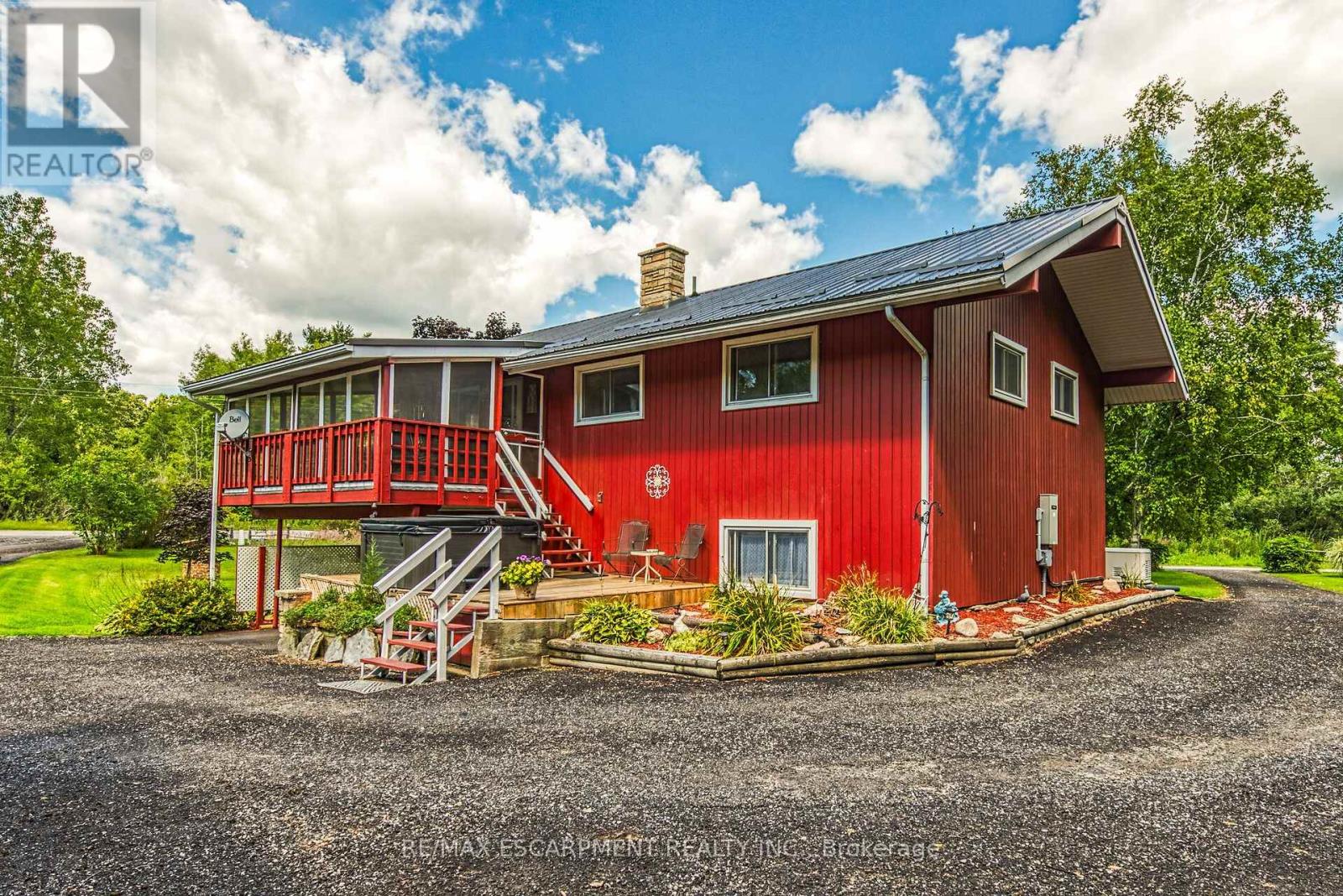 1686 Old Brock Street, Norfolk, Ontario  N0E 1W0 - Photo 3 - X12755762