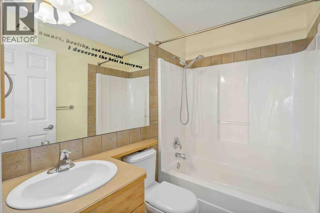 153 Kincora Bay NW, Calgary, Alberta  T3R 1L4 - Photo 17 - A2284623