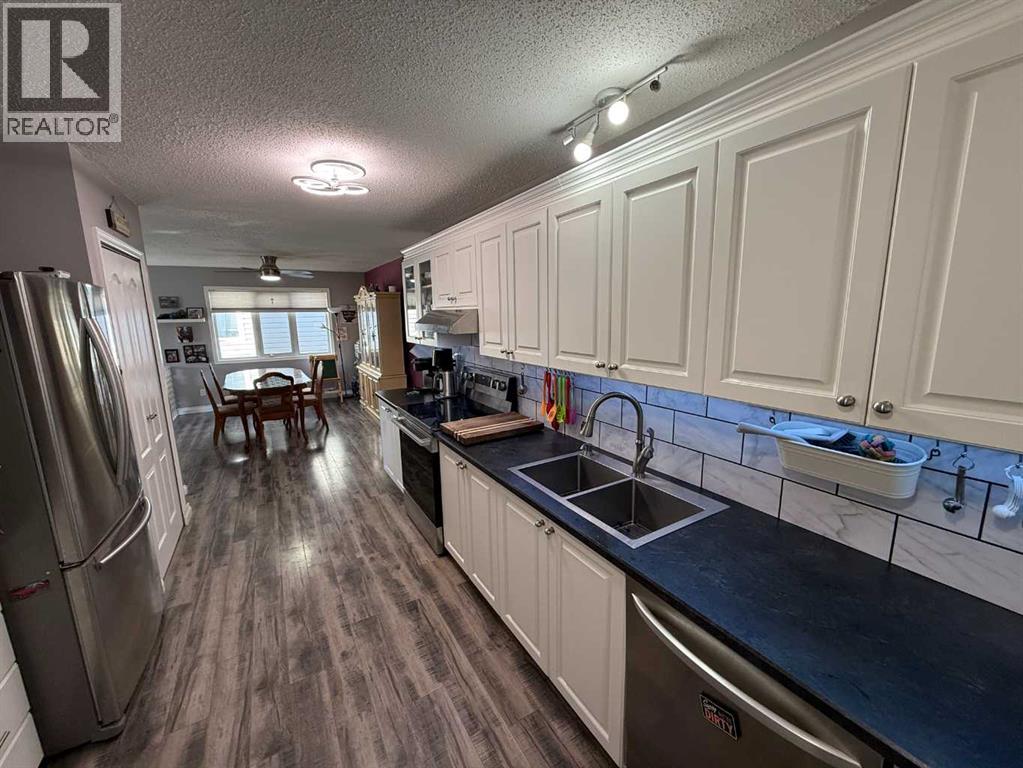 429 Collinge Road, Hinton, Alberta  T7V 1L1 - Photo 6 - A2327817