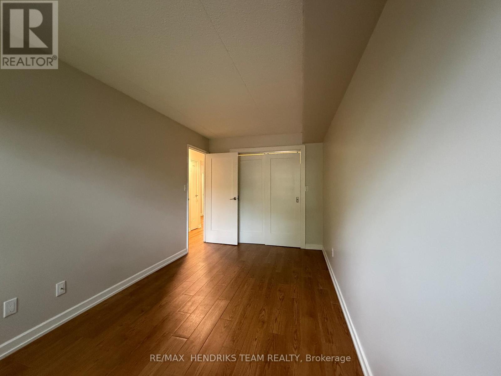 210 - 234 Oakdale Avenue, St. Catharines, Ontario  L2P 2K6 - Photo 6 - X13657776