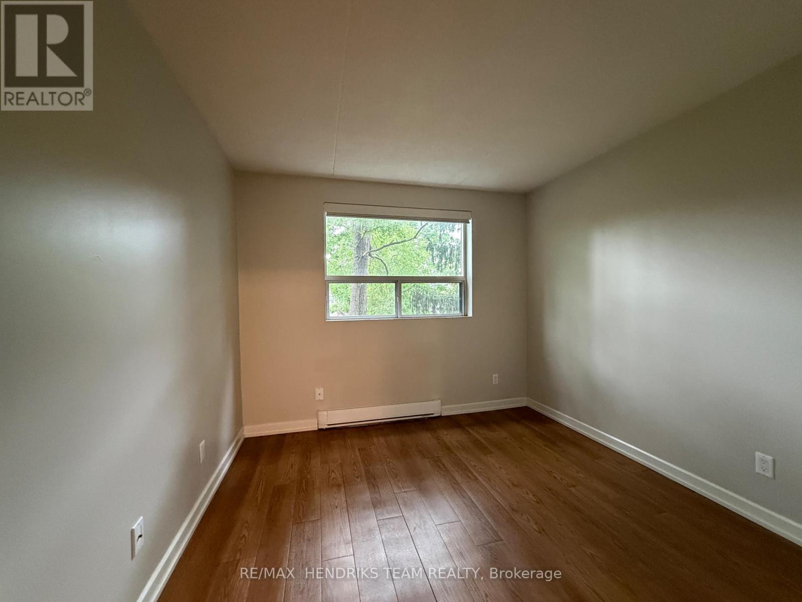 210 - 234 Oakdale Avenue, St. Catharines, Ontario  L2P 2K6 - Photo 7 - X13657776