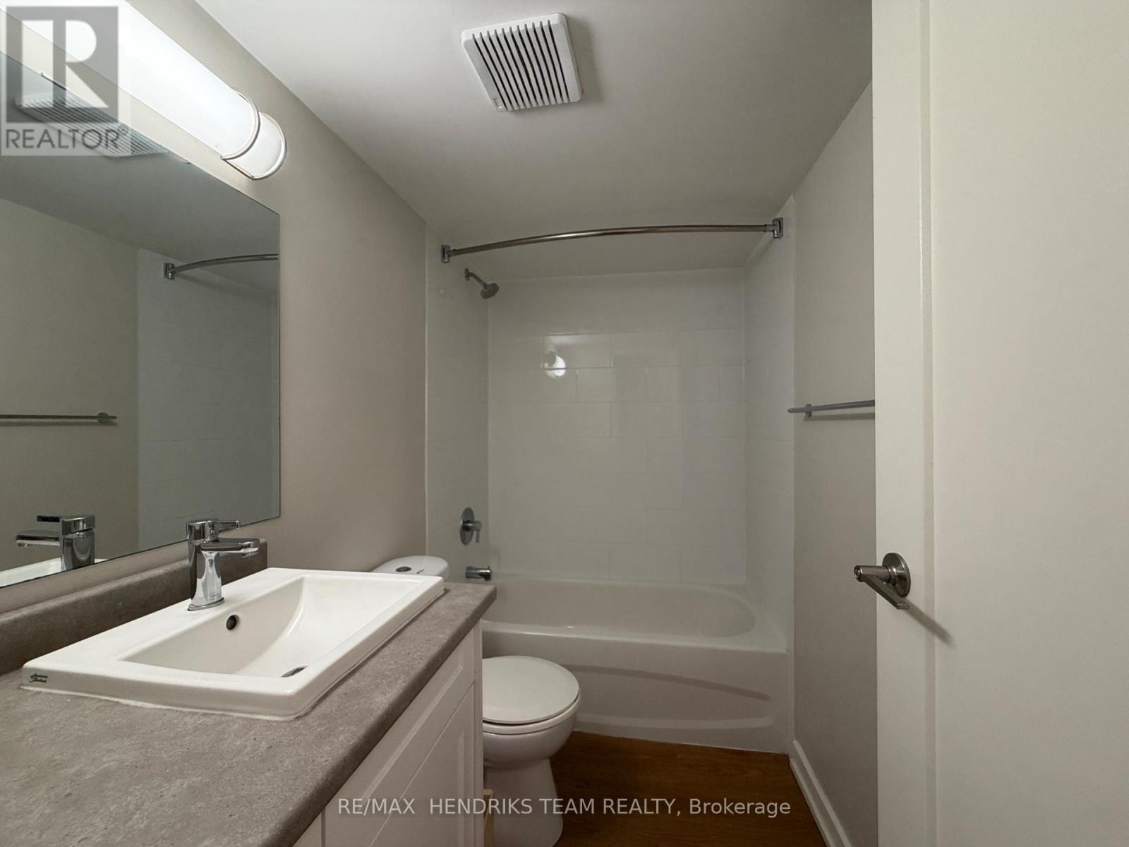 210 - 234 Oakdale Avenue, St. Catharines, Ontario  L2P 2K6 - Photo 9 - X13657776
